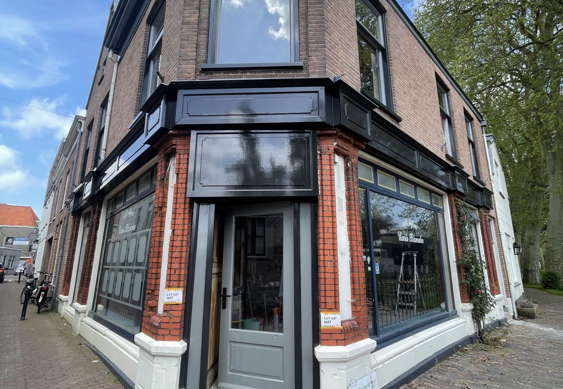 Buitenschilderwerk – Grand Café 925, Schoonhoven