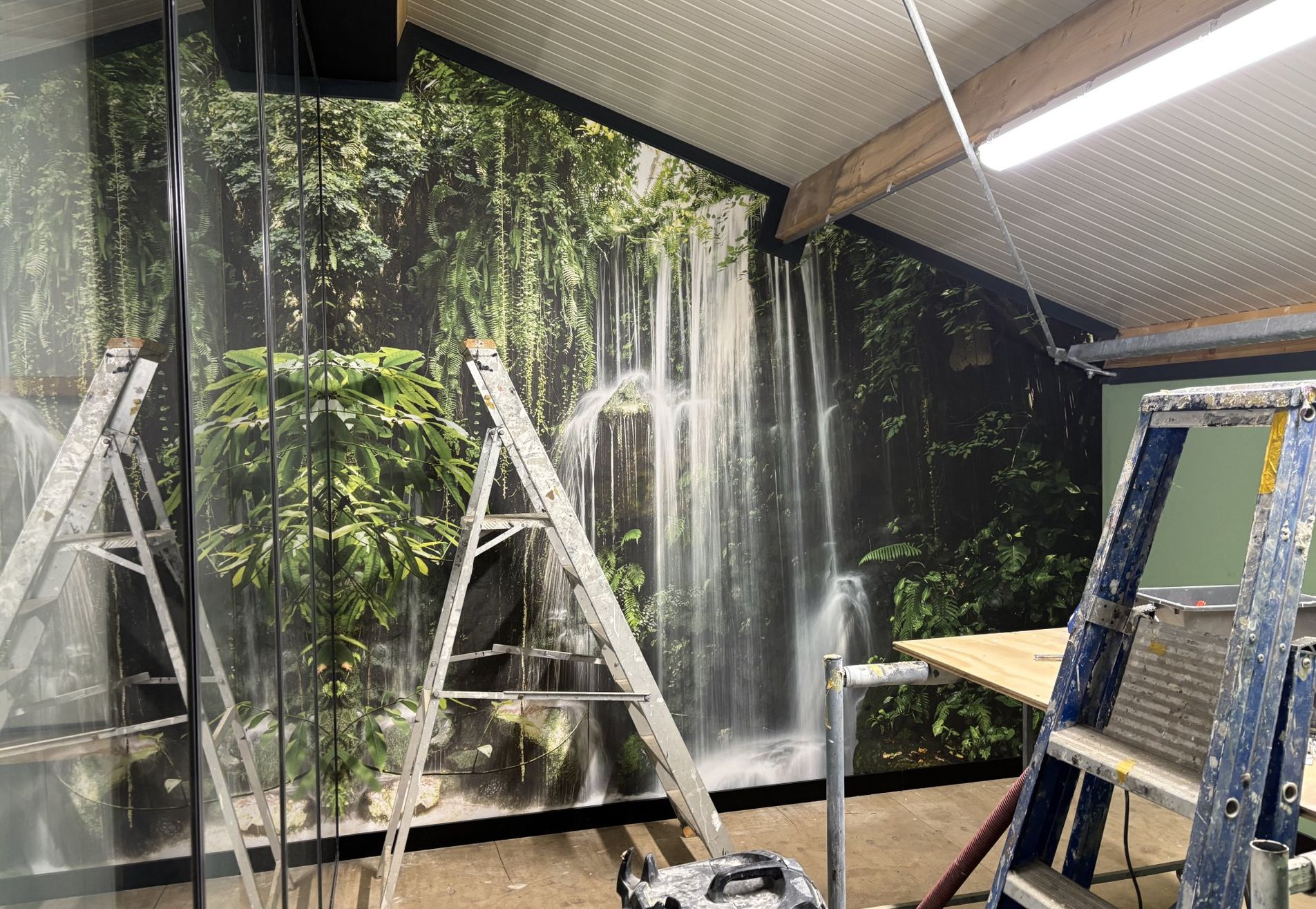 Vliesbehang, behang en fotobehang – Vakkundig door ons team